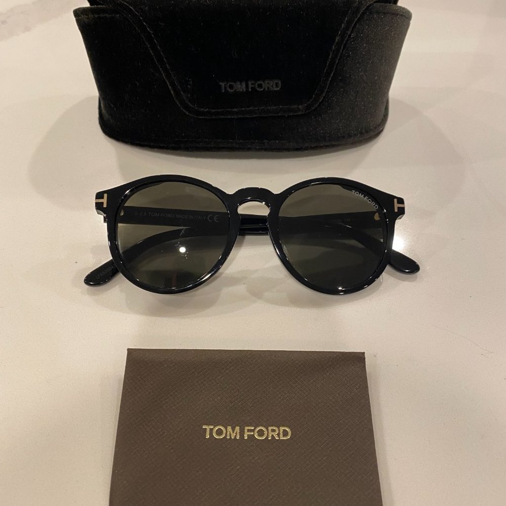 TOM FORD Ian Sunglasses, Black, 51-20-149 (Unisex)